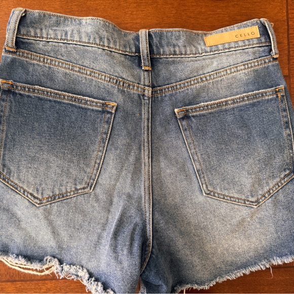 ☀️NWOT☀️ Cello brand shorts from buckle, size Medium!!☺️✨ - Picture 4 of 5